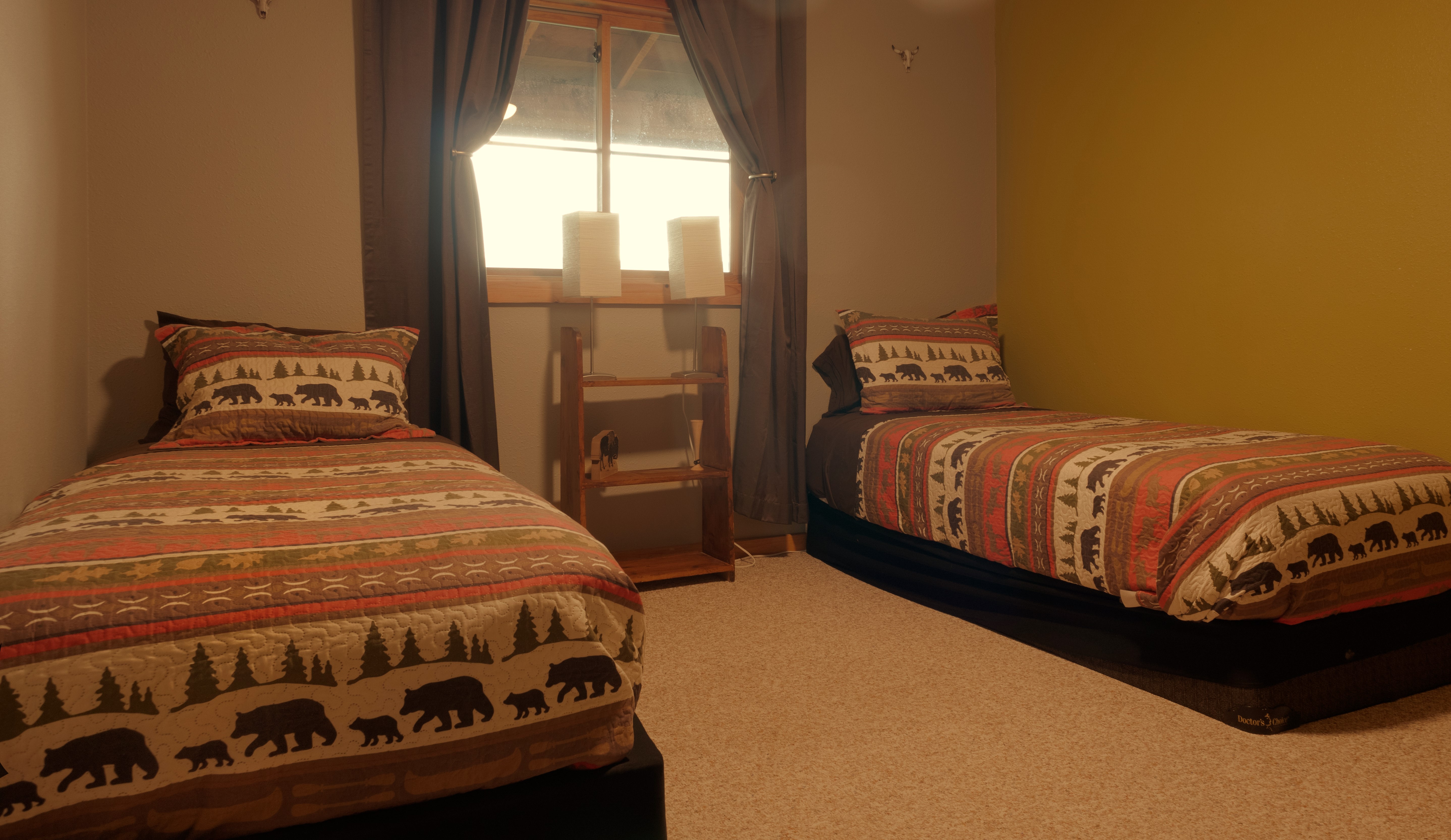 Twin bedroom